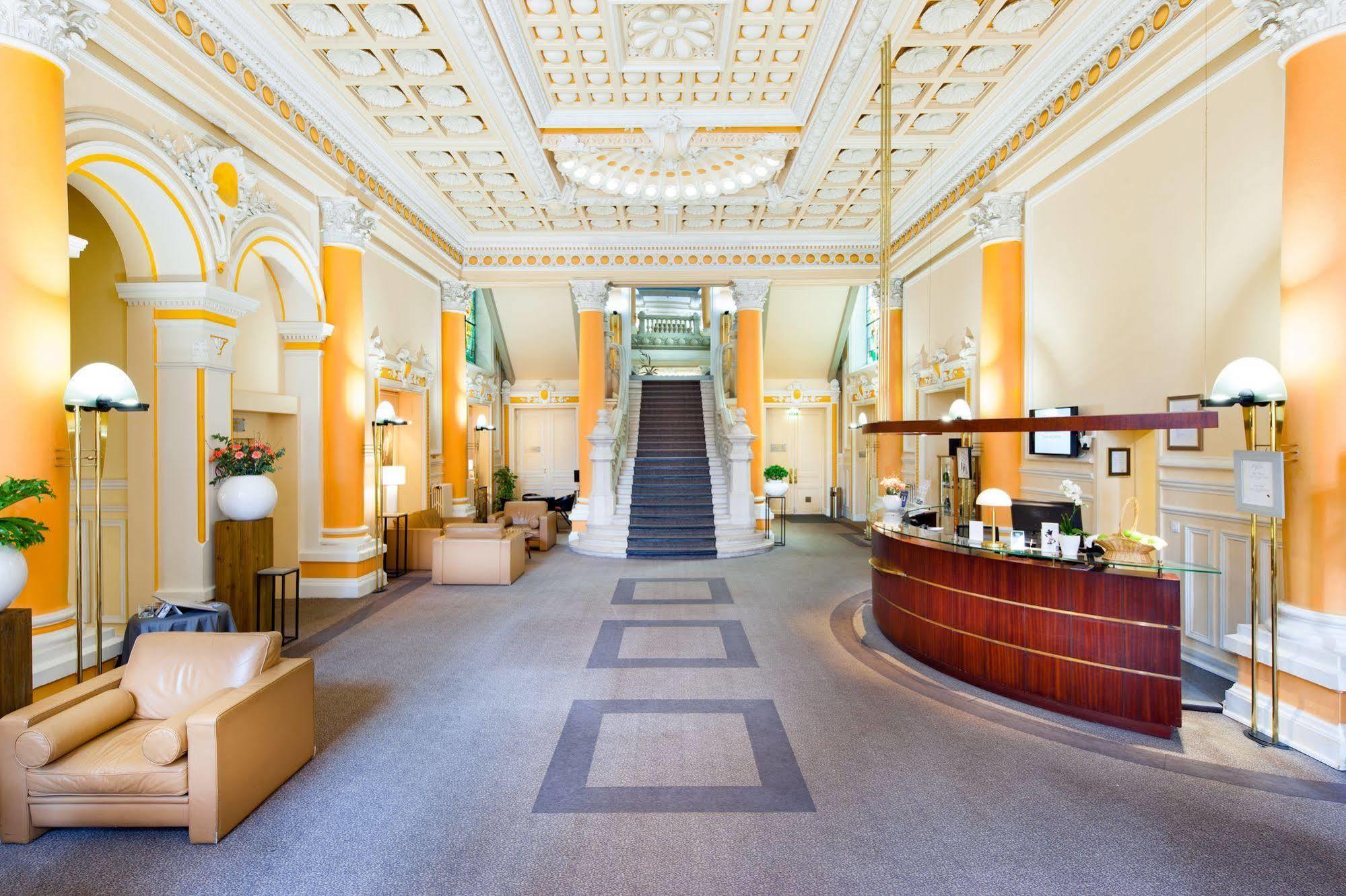 Grand Hotel Du Tonneau D'Or Belfort Exterior photo
